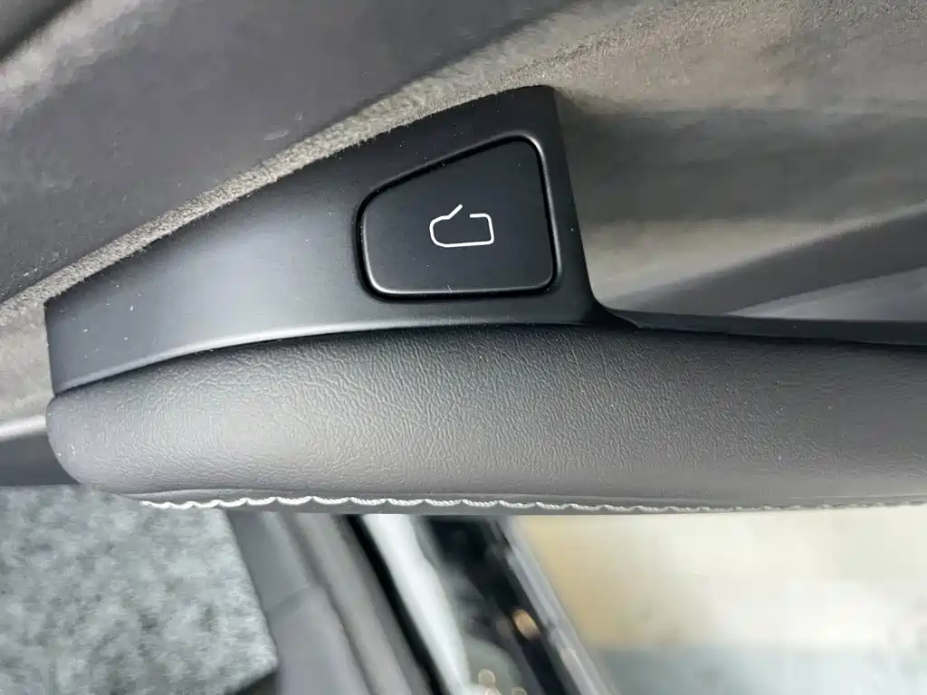 Tesla Model 3 — миниатюра 17