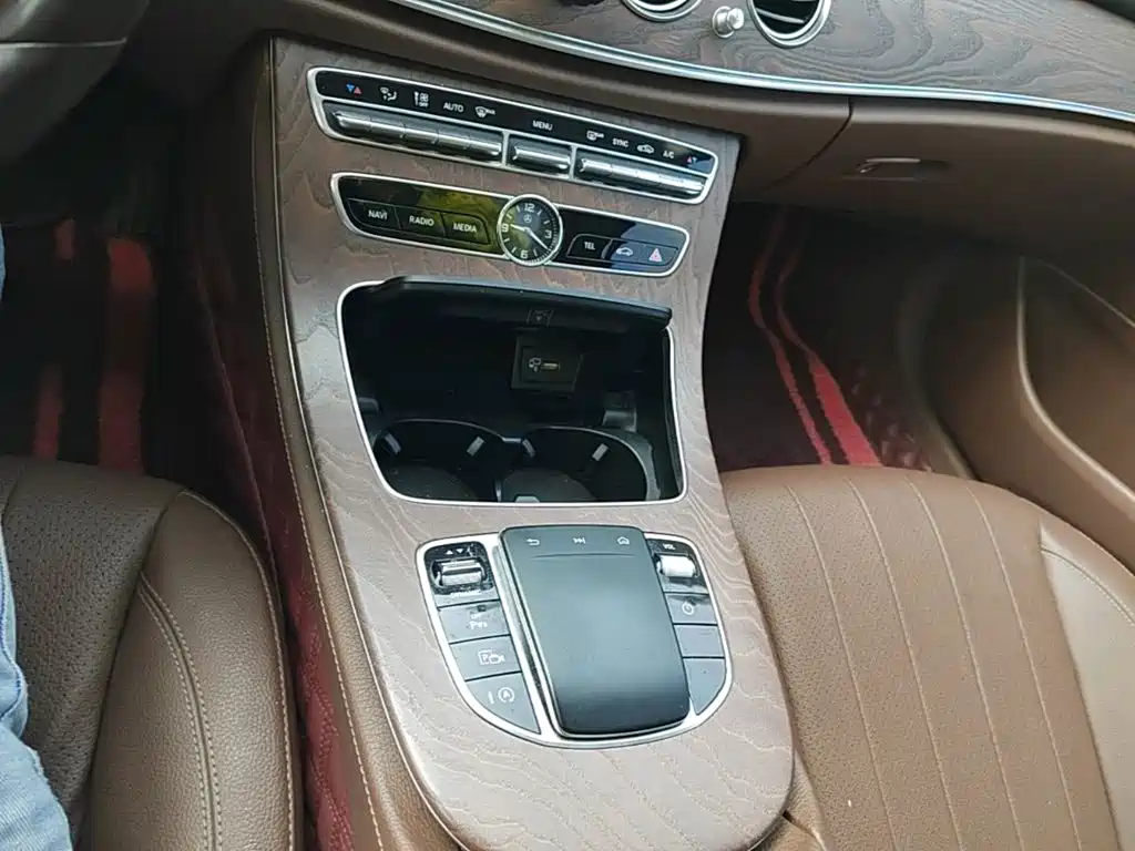 Mercedes-Benz E-Class — миниатюра 19