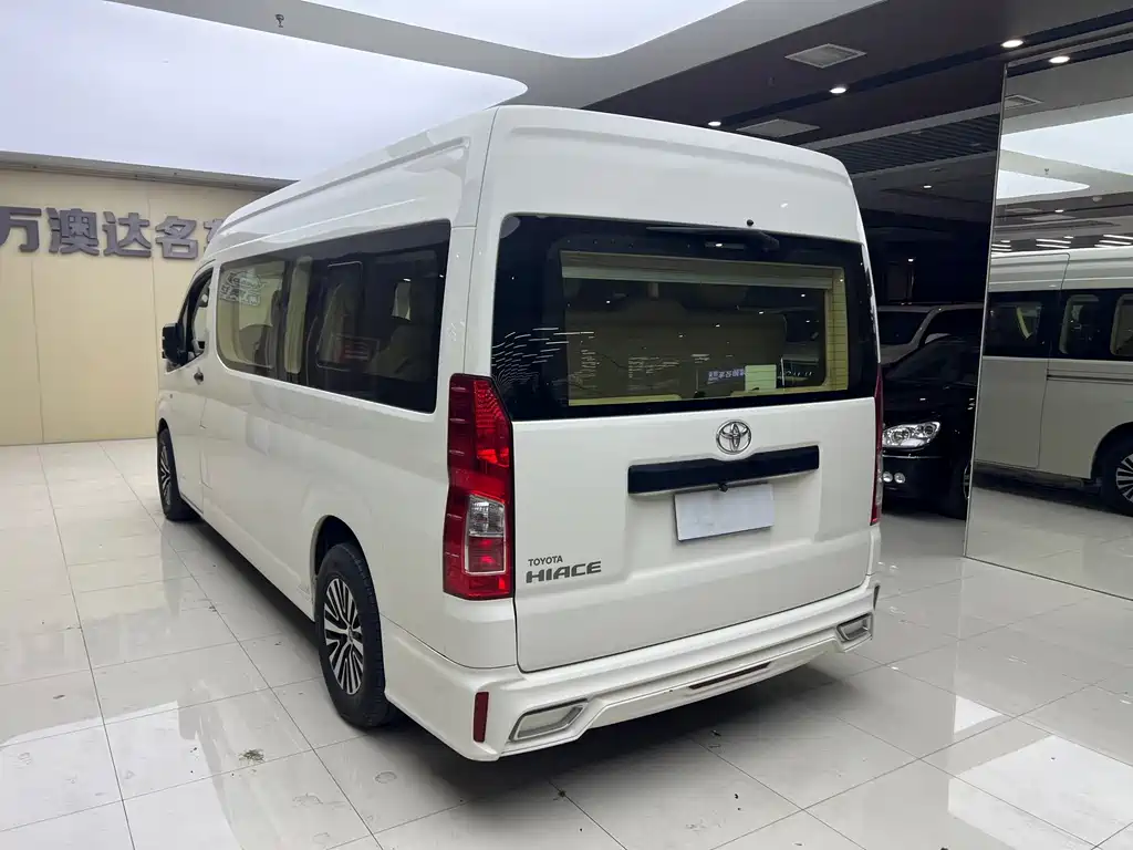 Toyota Hiace — миниатюра 11