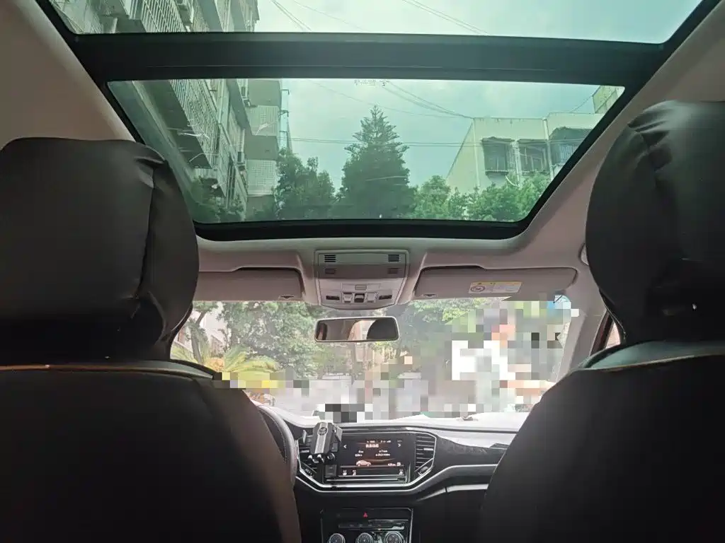Volkswagen T-Roc — миниатюра 14