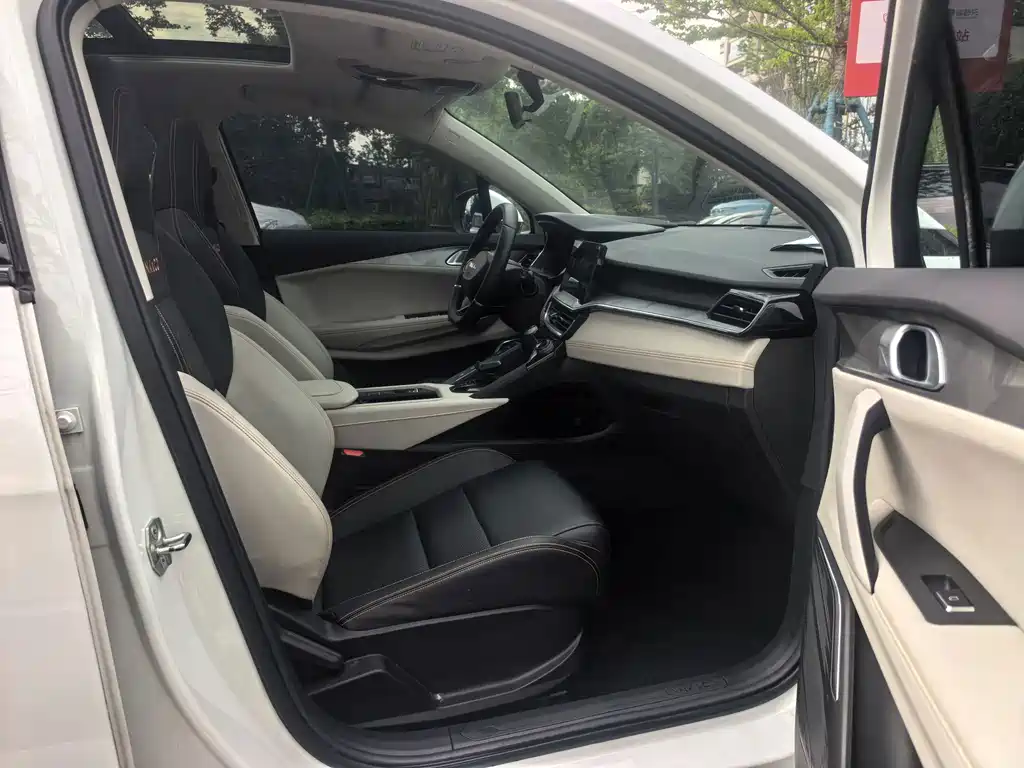 Lynk & Co 06 EM-P PHEV Plus, фото 12
