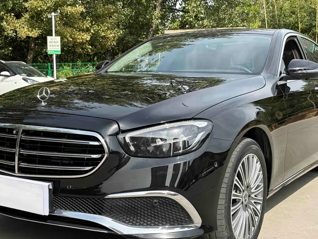 Mercedes-Benz E-Class — миниатюра 7