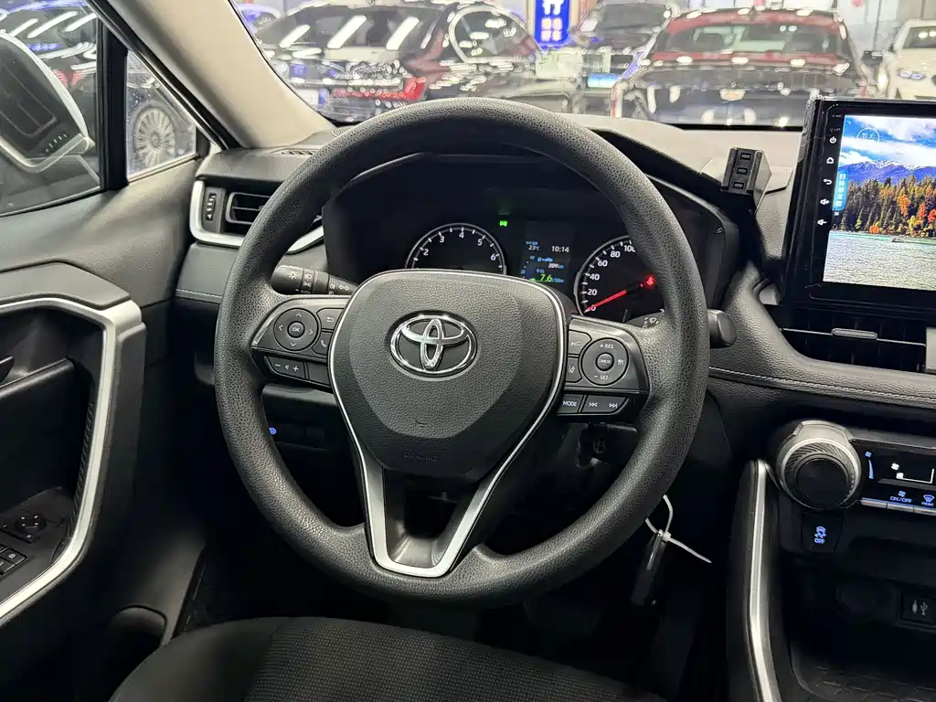 Toyota RAV4 — миниатюра 6