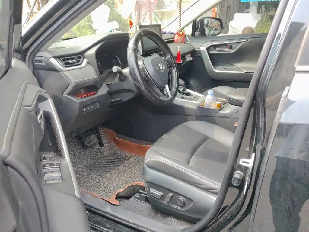 Toyota RAV4 — миниатюра 17