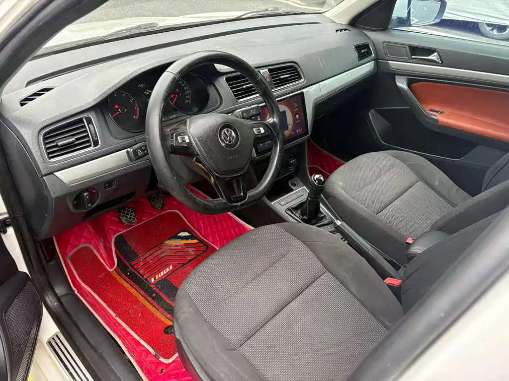Volkswagen Lavida 2015 1.6L MT