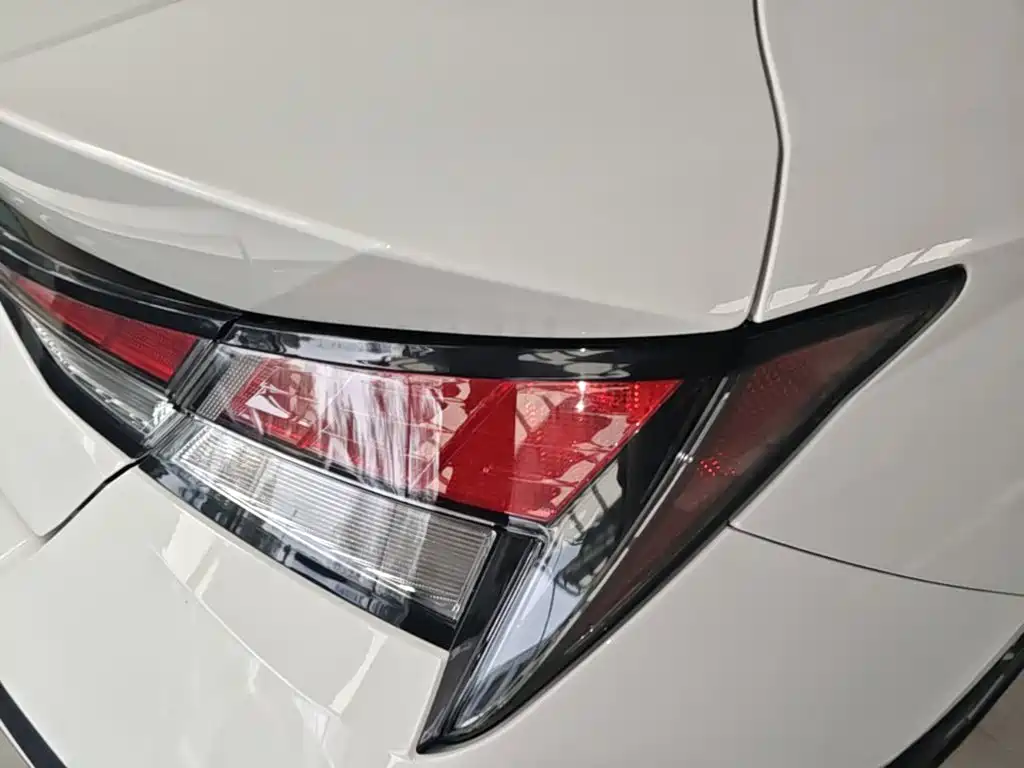 Hyundai Elantra — миниатюра 8