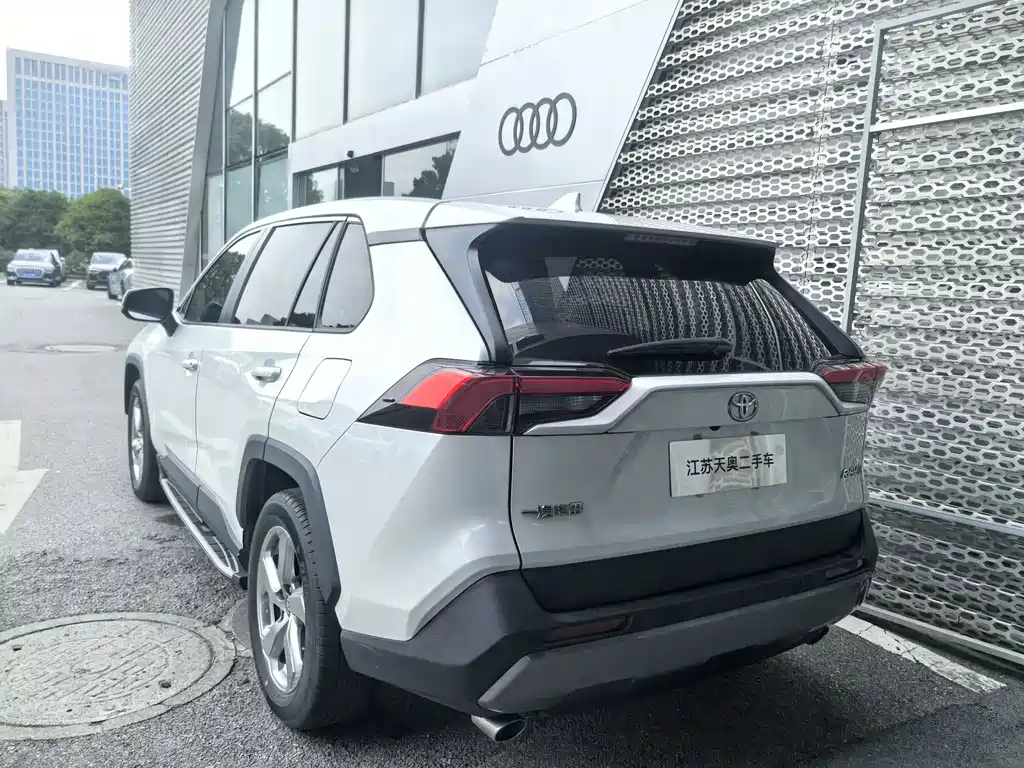 Toyota RAV4 2021 2.0L CVT PLUS