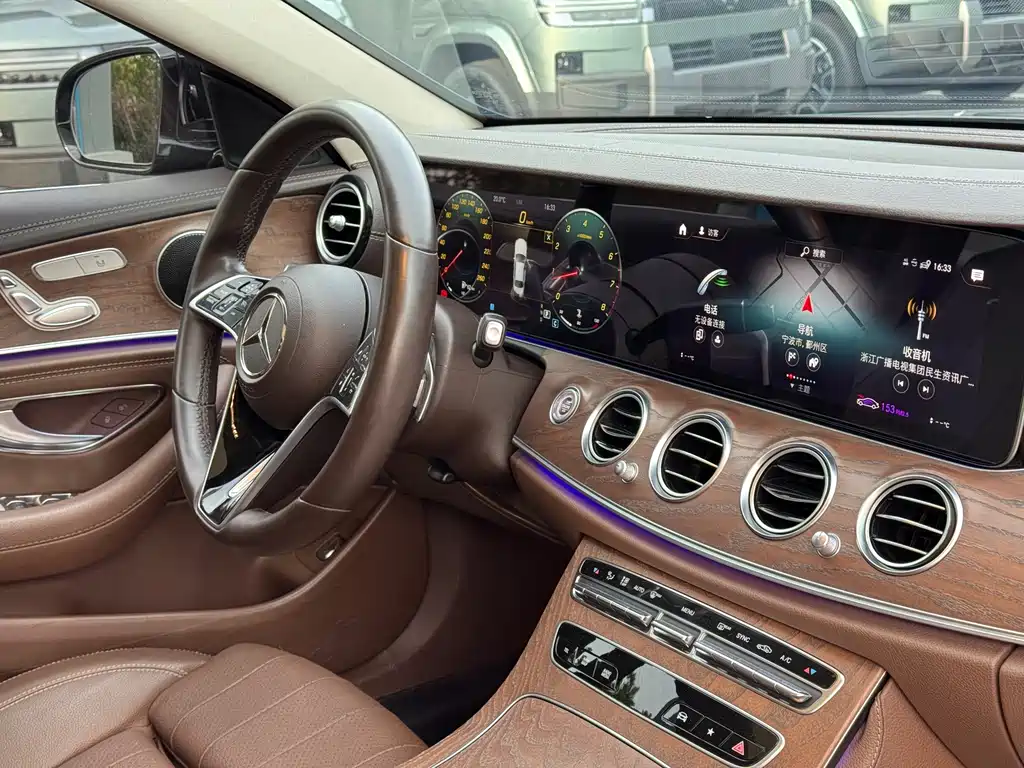 Mercedes-Benz E-Class — миниатюра 17