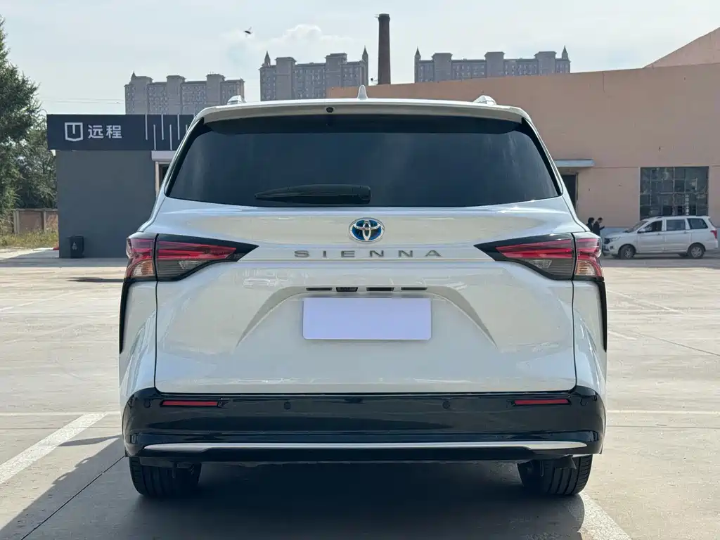 Toyota Sienna — миниатюра 4