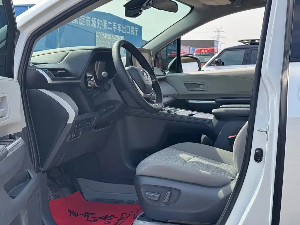 Toyota Sienna — миниатюра 24
