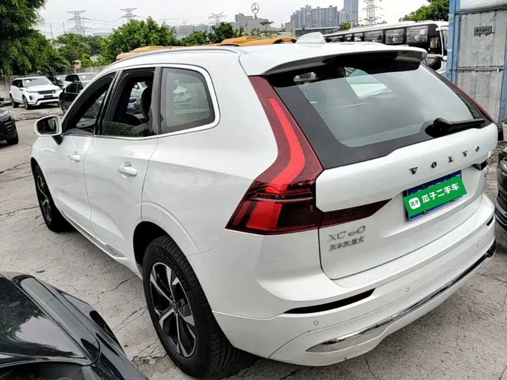Volvo XC60 2026 B5 Luxury