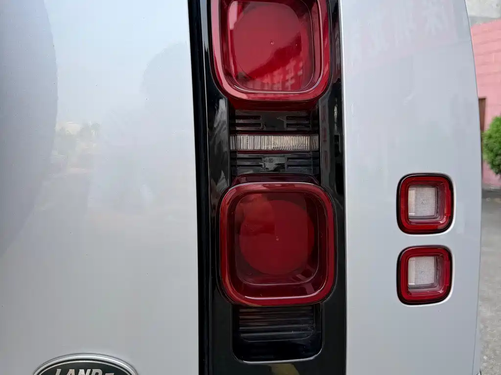 Land Rover Defender — миниатюра 14