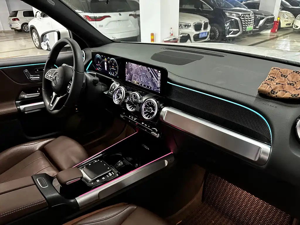Mercedes-Benz GLB — миниатюра 11