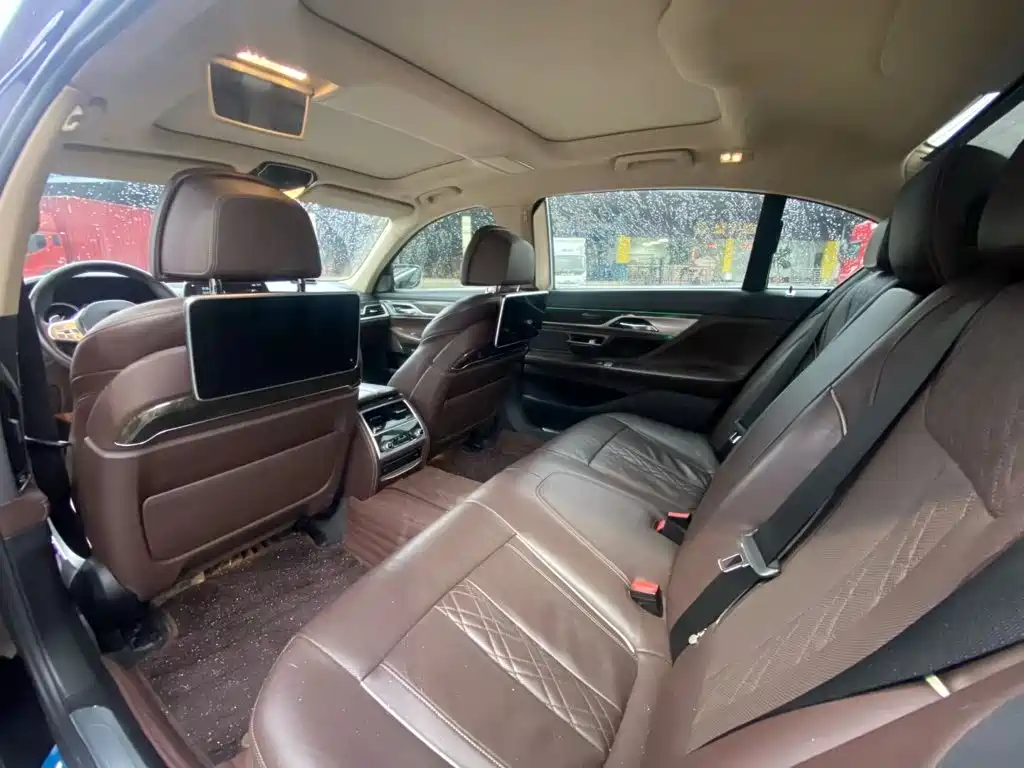BMW 7 Series — миниатюра 7