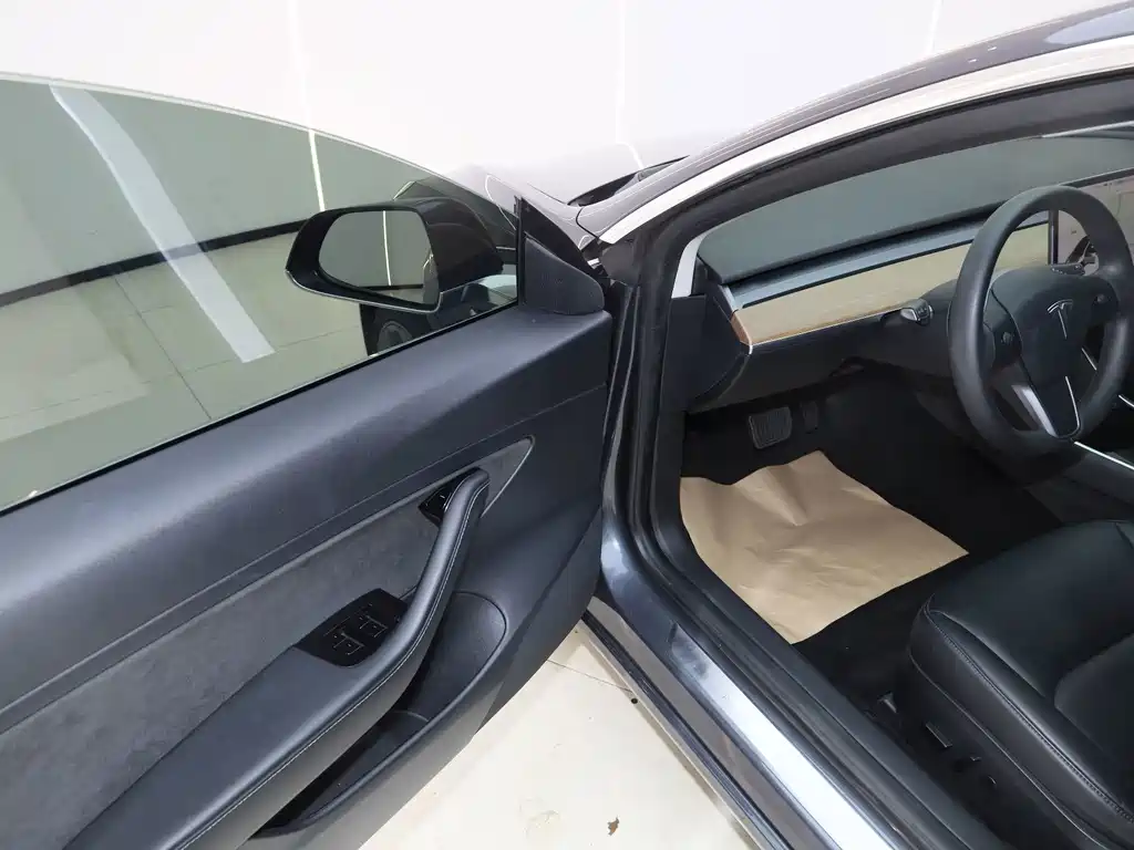 Tesla Model 3 — миниатюра 13