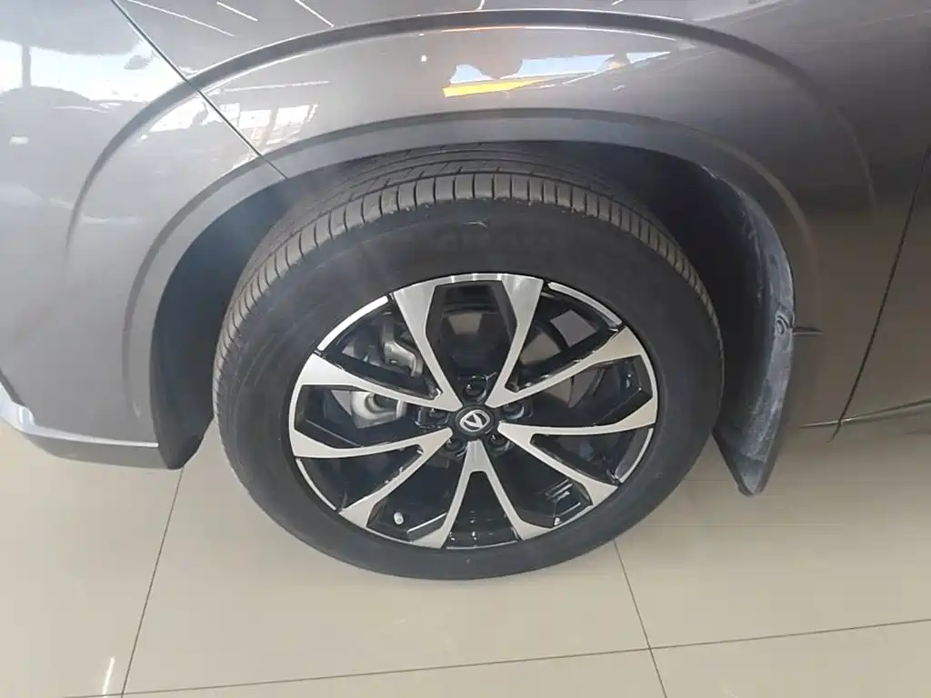 Changan UNI-Z New Energy — миниатюра 23