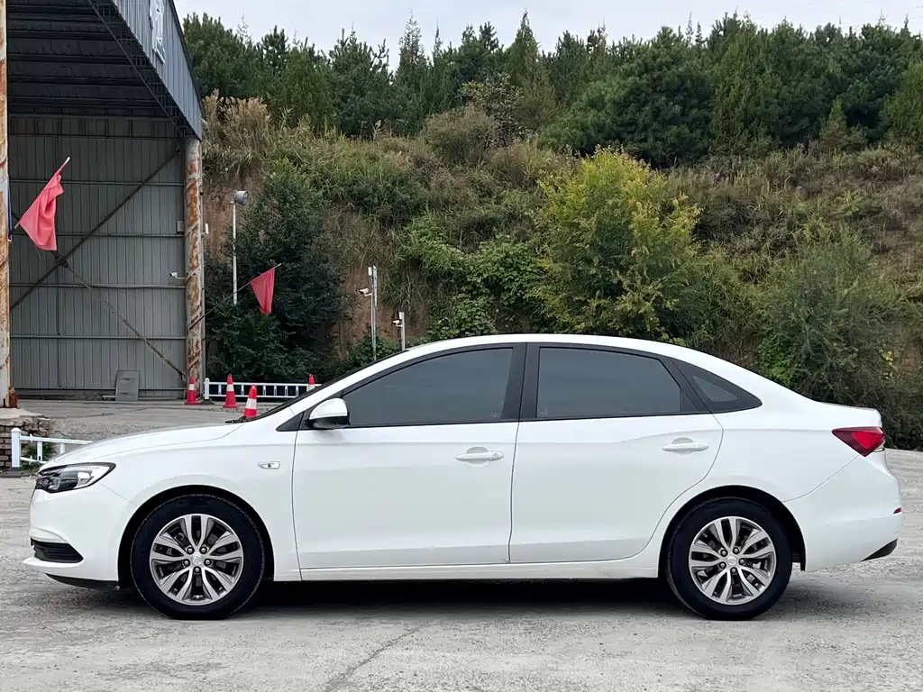 Buick Excelle — миниатюра 7