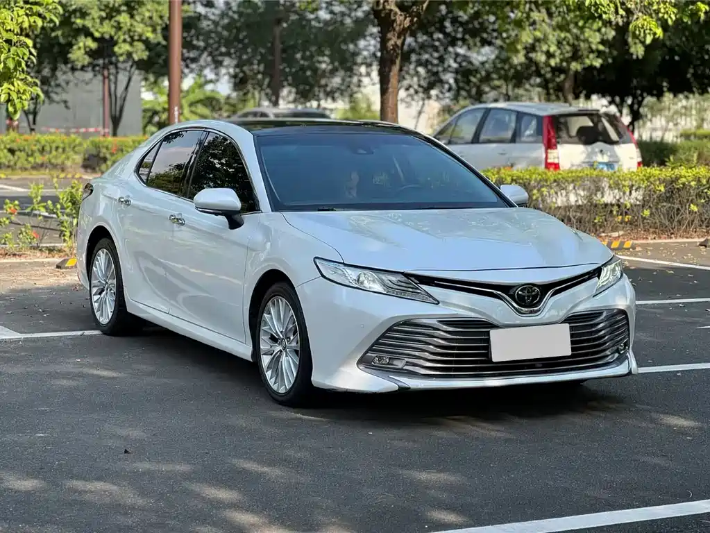 Toyota Camry — миниатюра 4