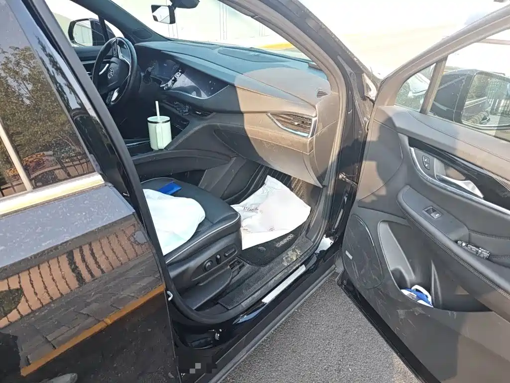 Buick Enclave — миниатюра 18