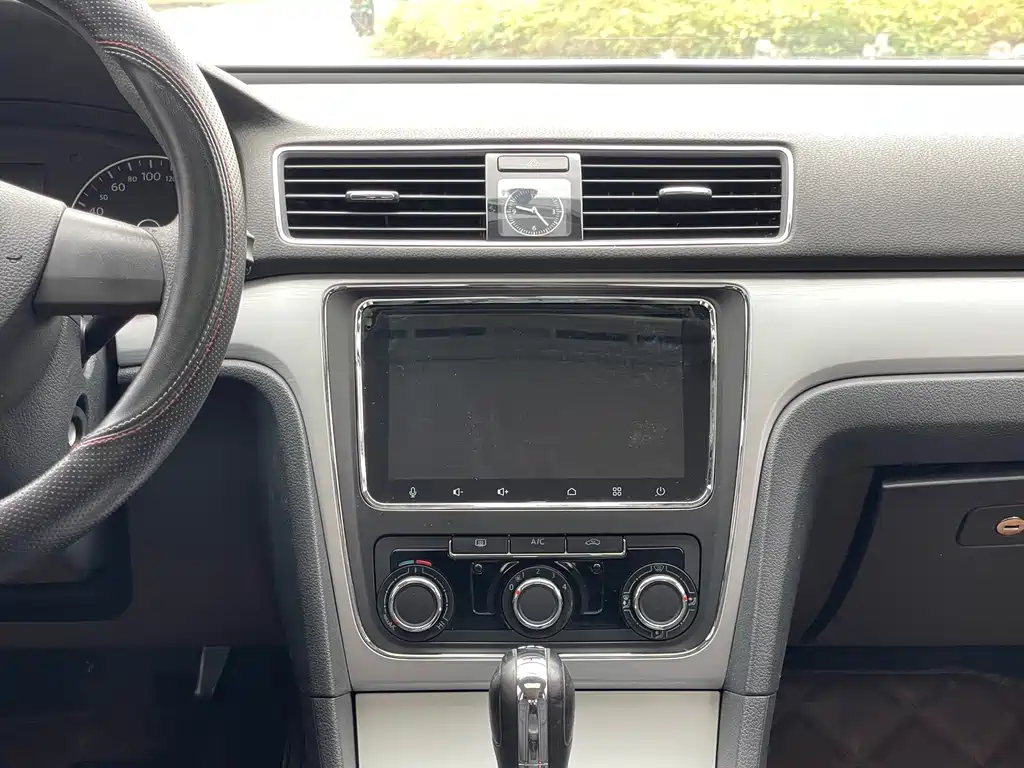 Volkswagen Passat — миниатюра 14