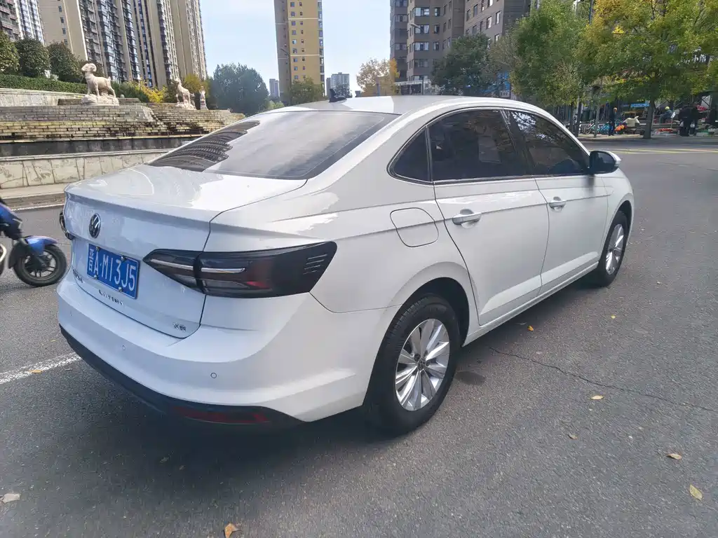 Volkswagen Lavida — миниатюра 4