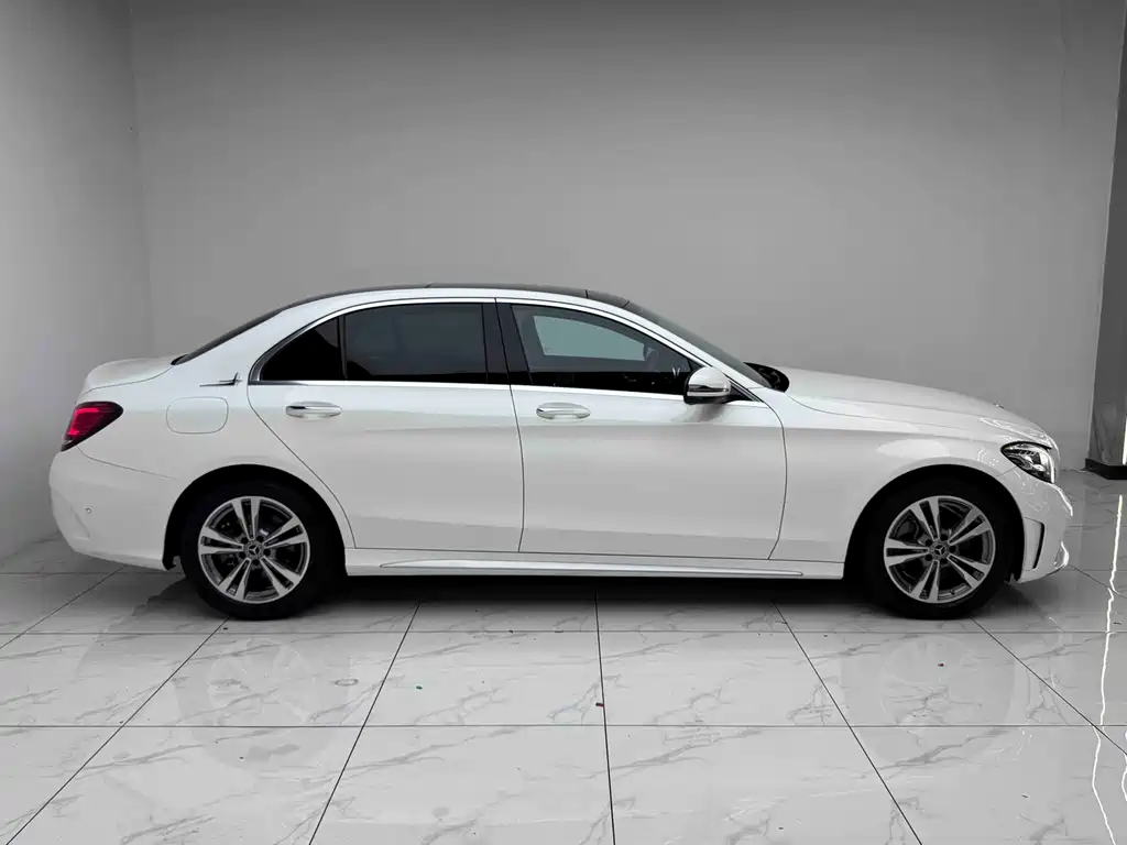 Mercedes-Benz C-Class — миниатюра 16