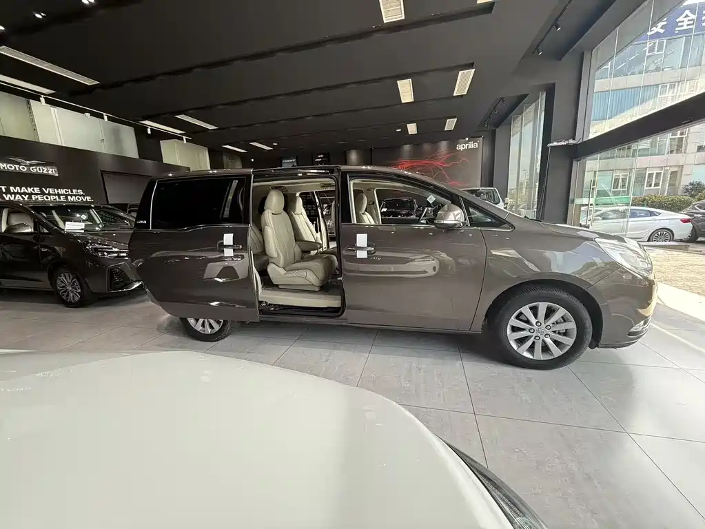 Buick GL8 2014 2.4L CT Luxury Comfort
