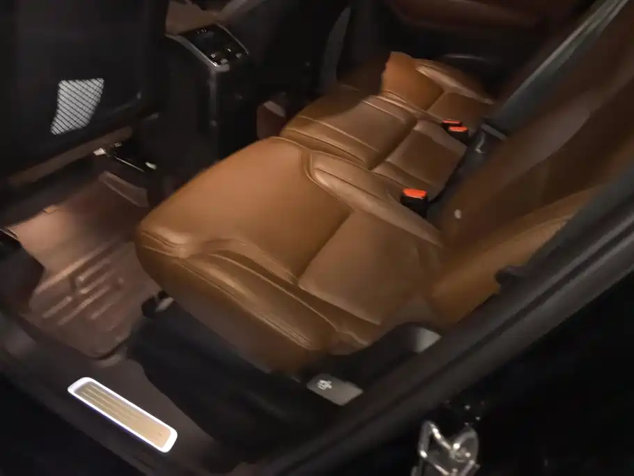 Volvo XC90 PHEV — миниатюра 11