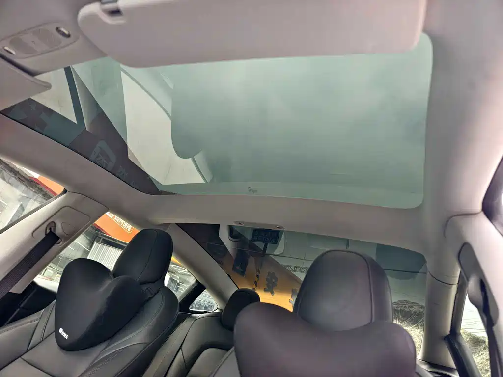 Tesla Model 3 — миниатюра 5