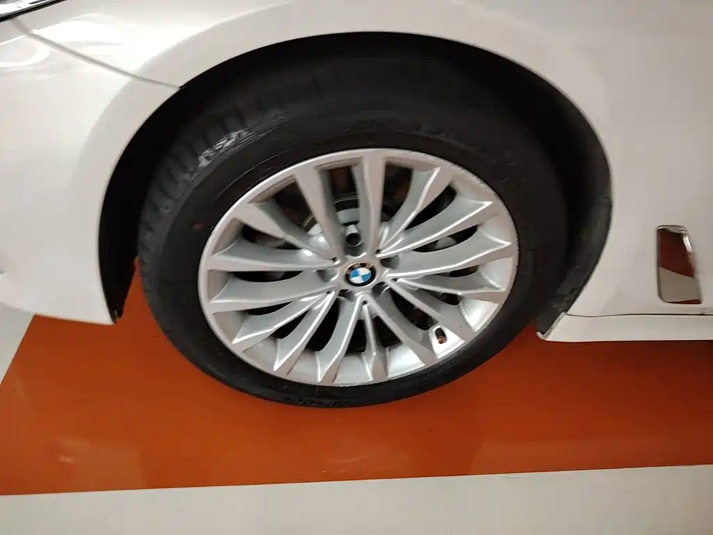 BMW 5 Series — миниатюра 23
