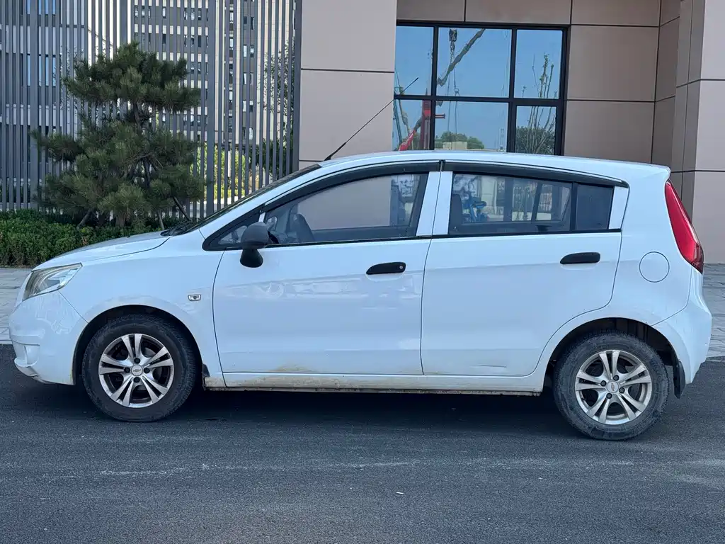 Chevrolet Sail — миниатюра 3