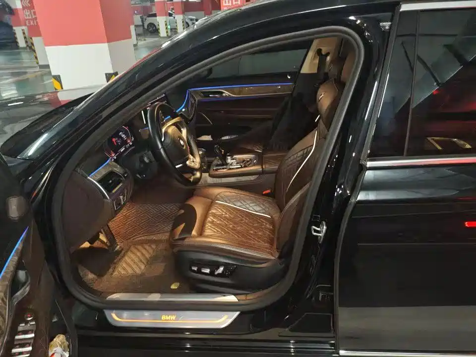 BMW 7 Series — миниатюра 4