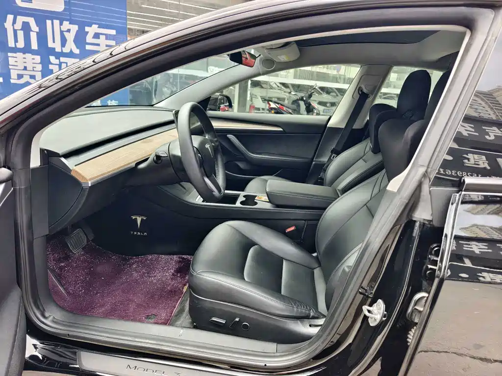 Tesla Model 3 — миниатюра 4