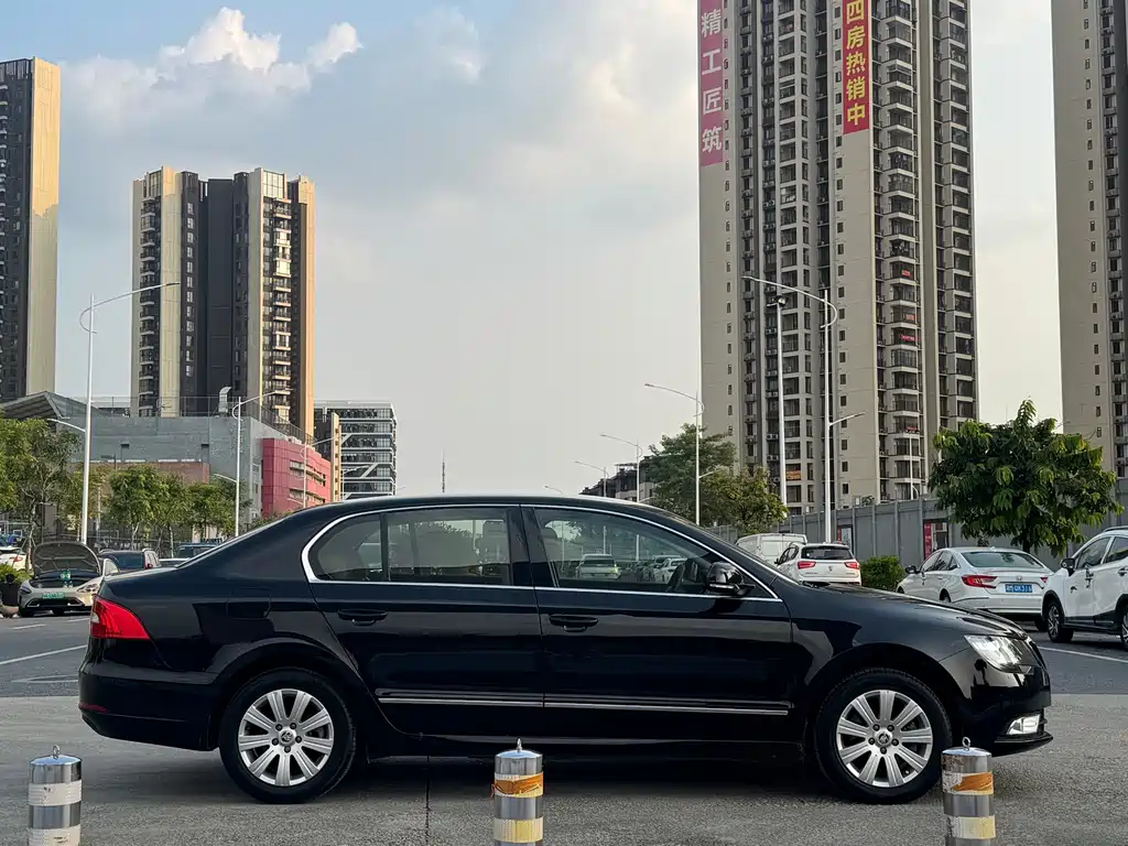 Skoda Superb — миниатюра 6