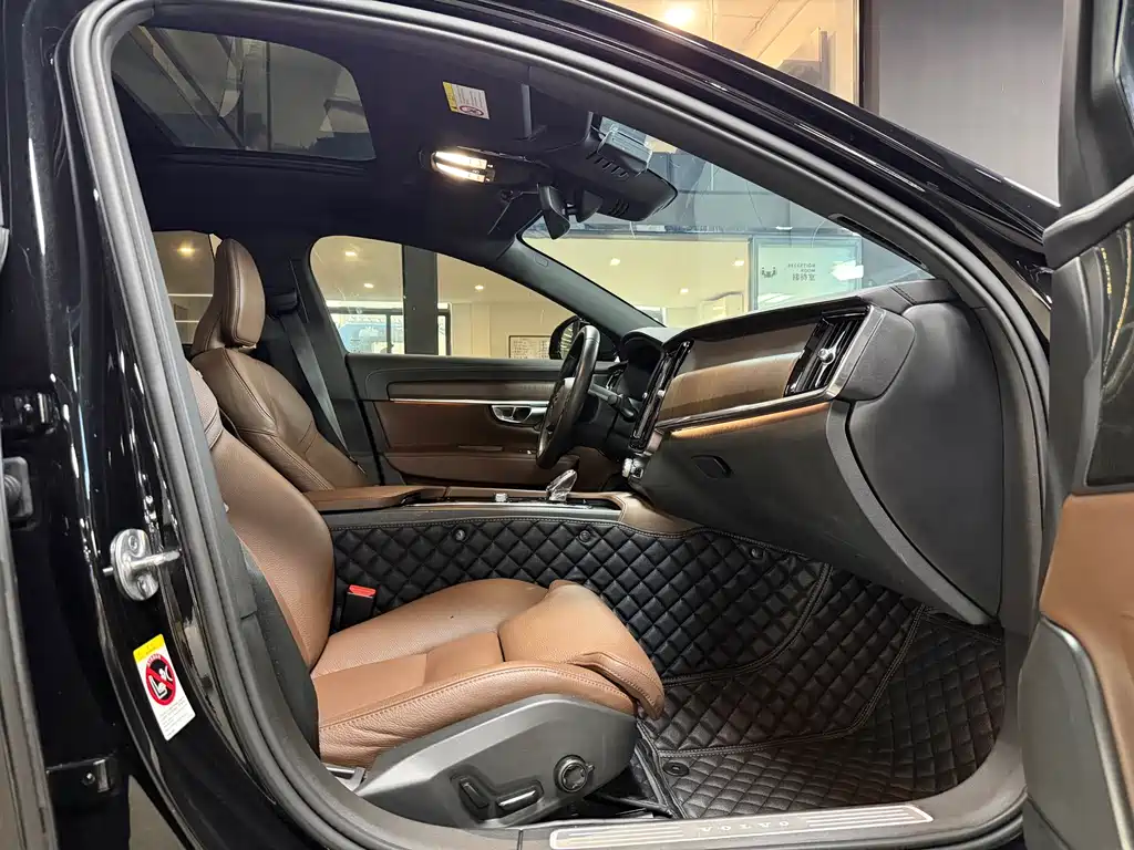 Volvo S90 — миниатюра 9