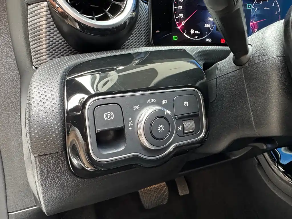 Mercedes-Benz A-Class — миниатюра 11