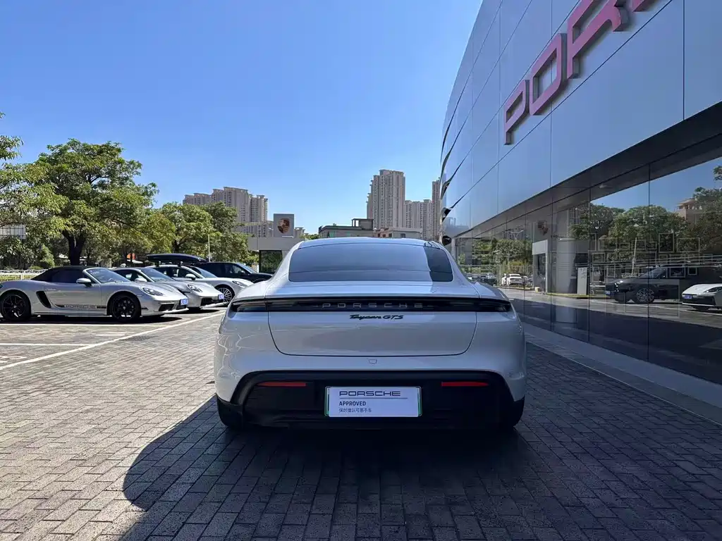 Porsche Taycan — миниатюра 5