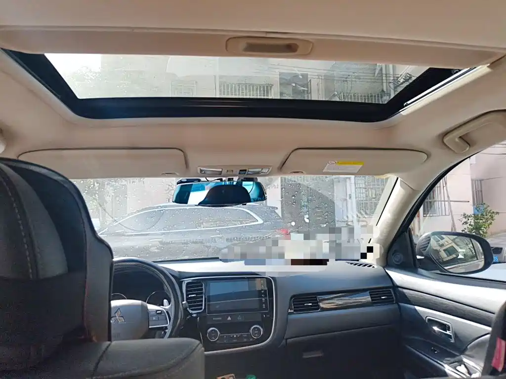 Mitsubishi Outlander — миниатюра 14