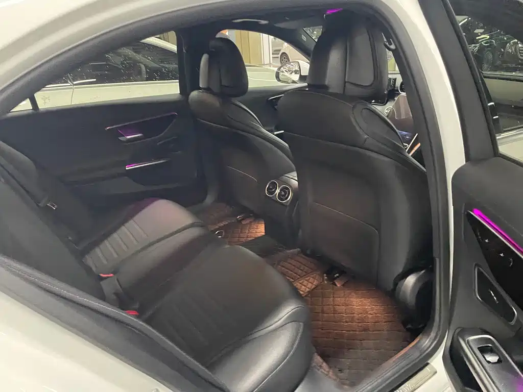 Mercedes-Benz C-Class — миниатюра 8