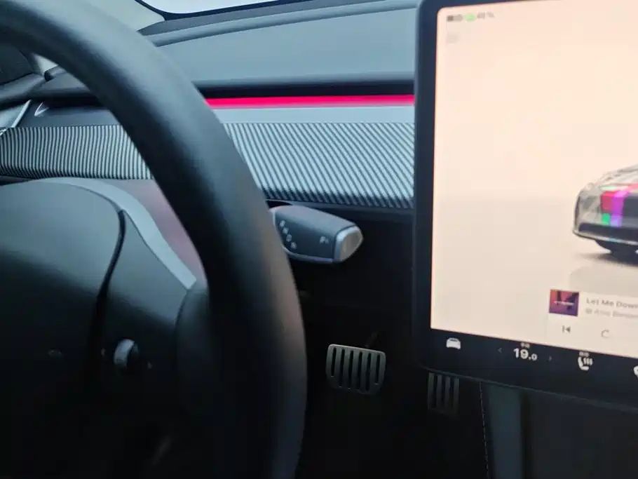 Tesla Model Y — миниатюра 16