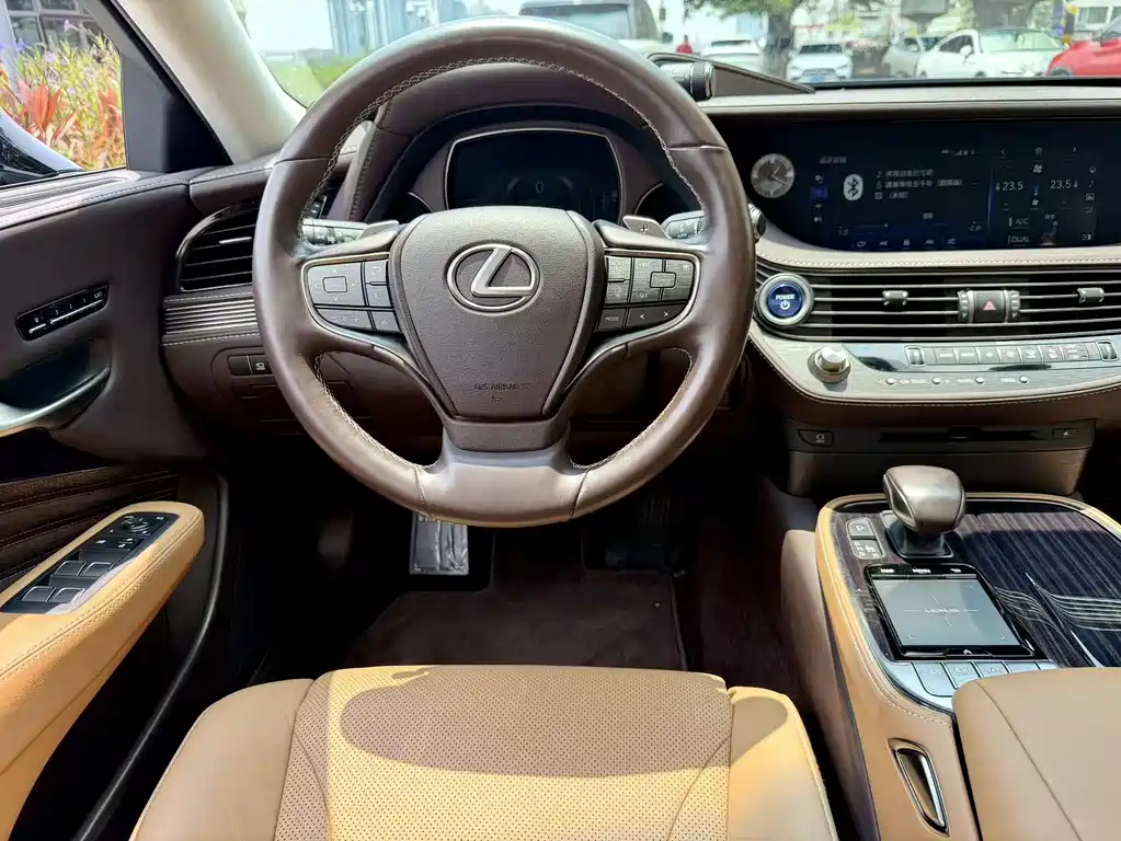 Lexus LS — миниатюра 12