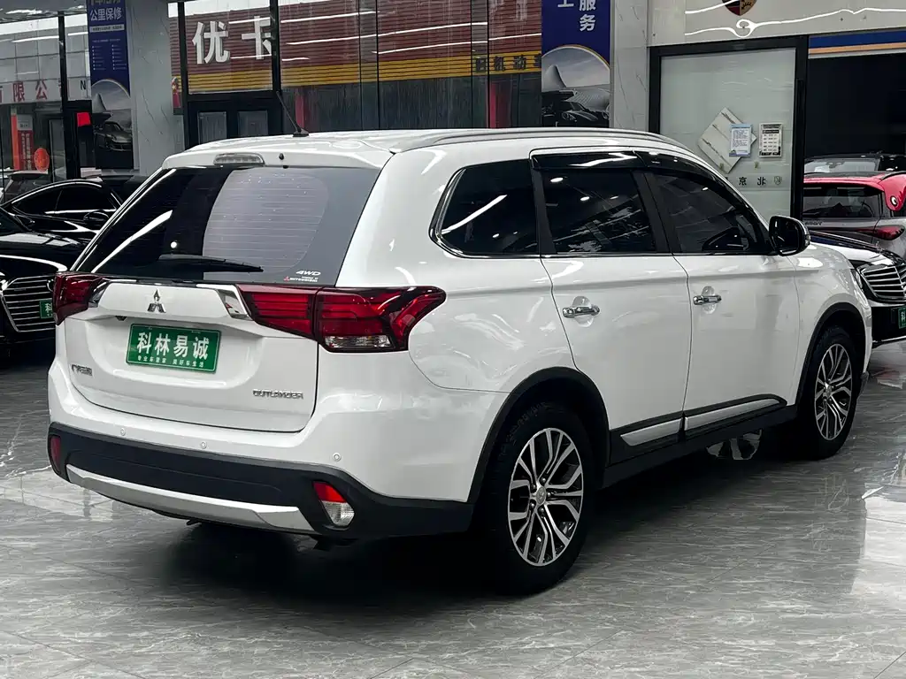 Mitsubishi Outlander — миниатюра 4