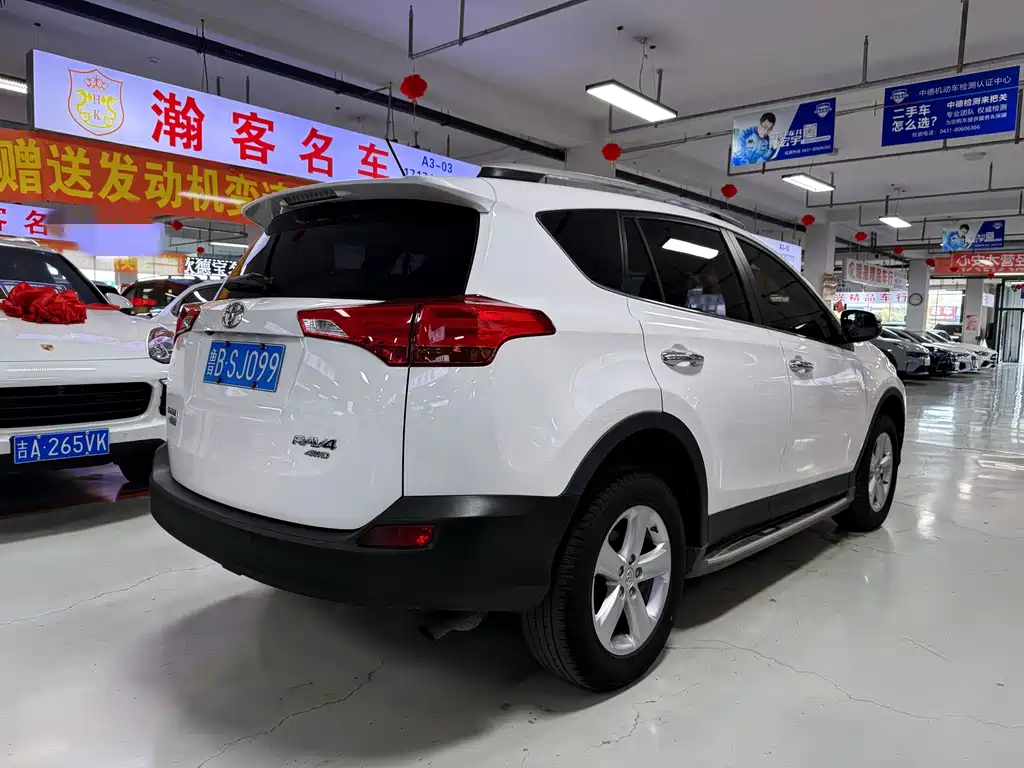 Toyota RAV4 — миниатюра 4