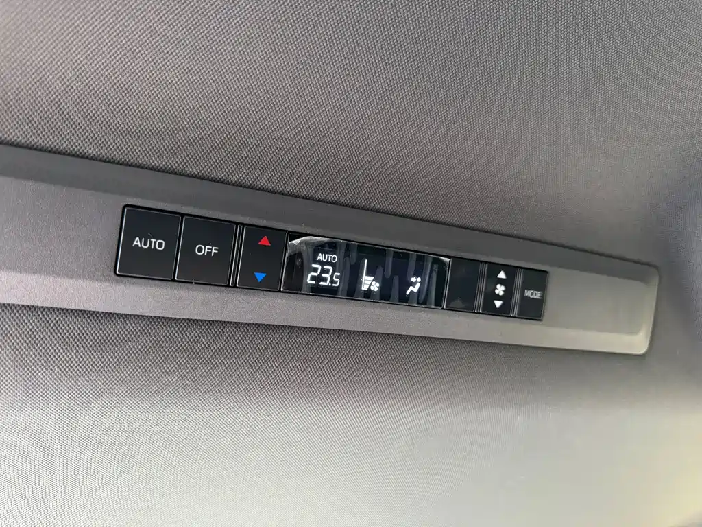 Toyota Granvia — миниатюра 18