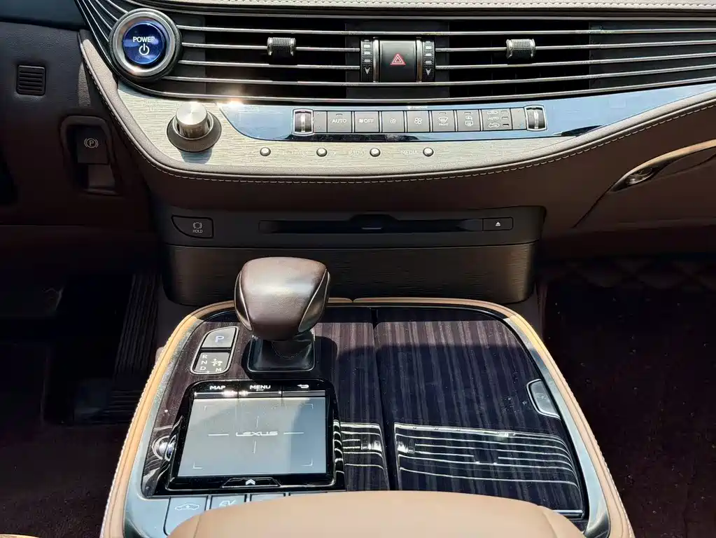 Lexus LS — миниатюра 14