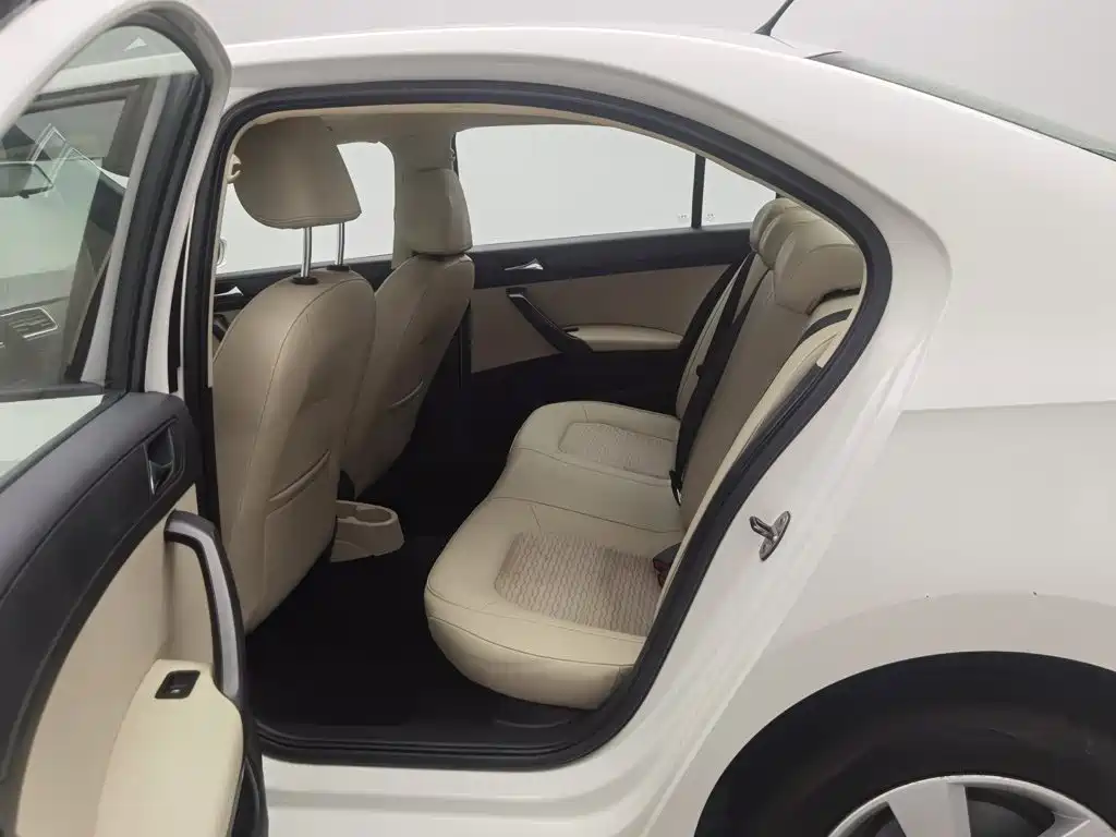 Skoda Rapid — миниатюра 15