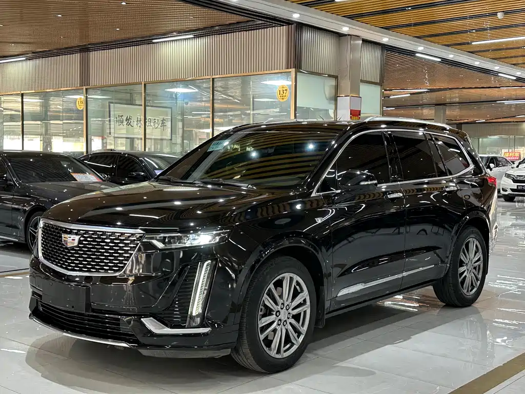 CADILLAC XT6