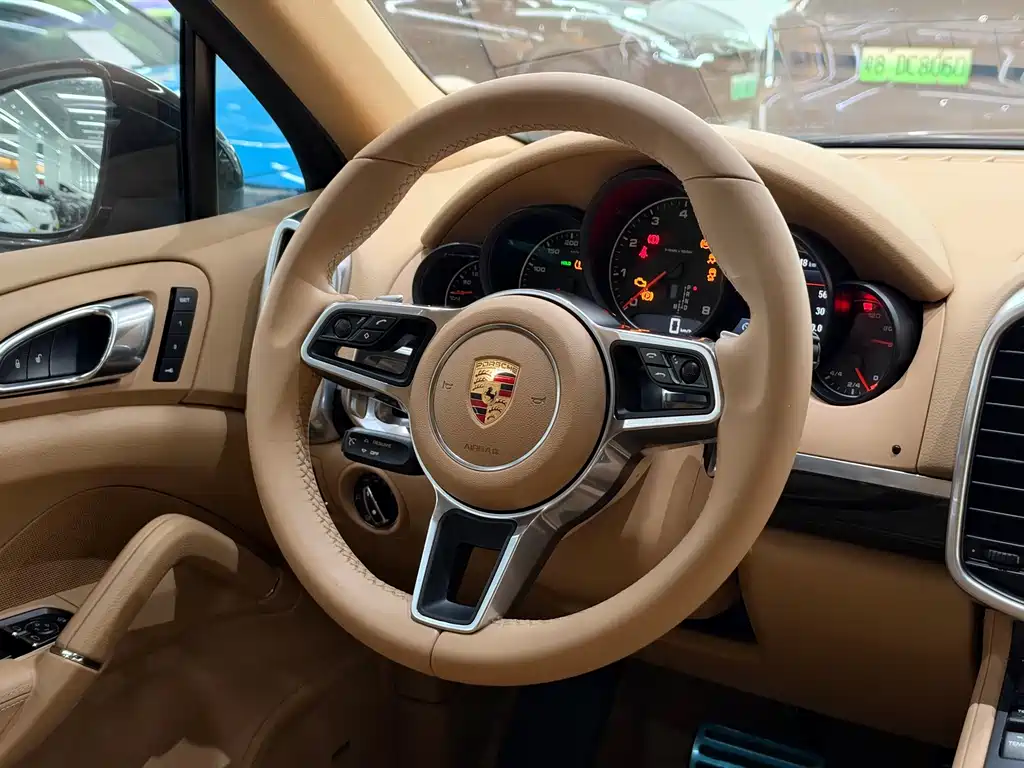 Porsche Cayenne — миниатюра 8