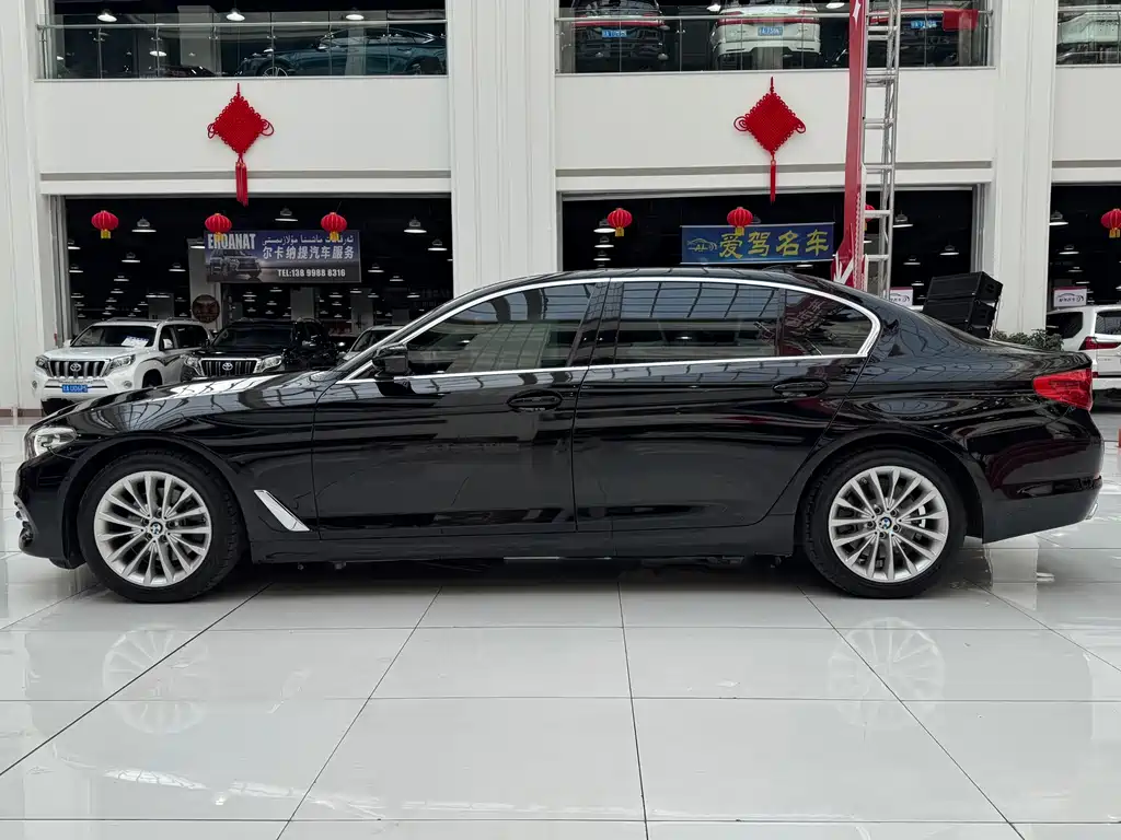 BMW 5 Series — миниатюра 10