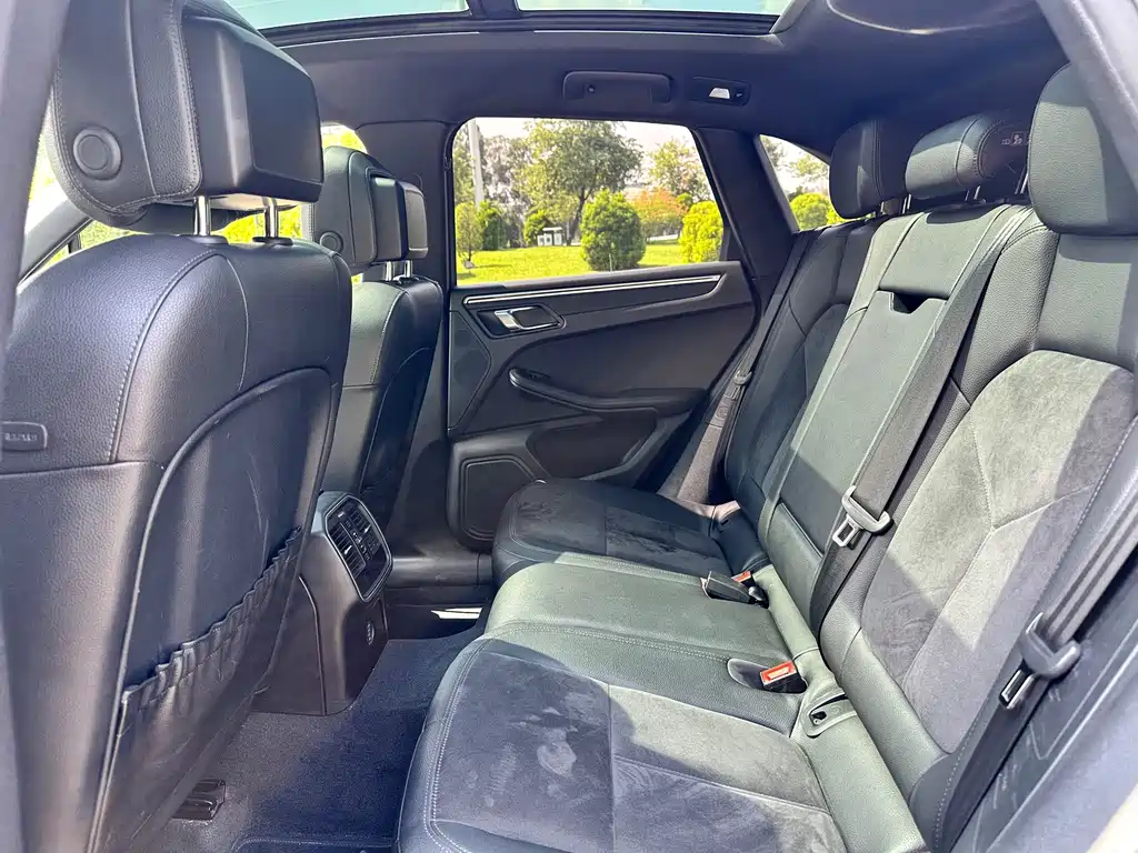 Porsche Macan — миниатюра 16